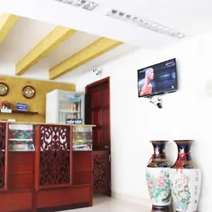 Отель Dinh Dinh Tan Son Nhat Airport